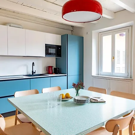 Large & Comfy - A Few Steps From The Duomo Lägenhet